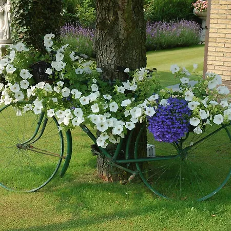 Bloemenweelde Bed & Breakfast 2*